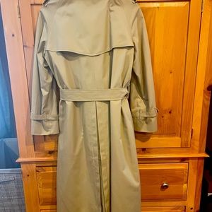 Womens Burberry Trenchcoat